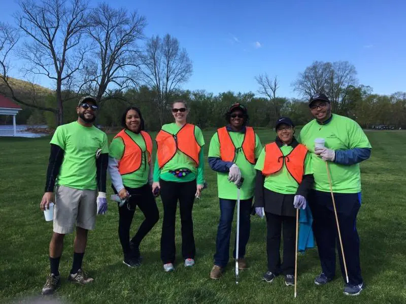 Local Agent helps with community clean-up
